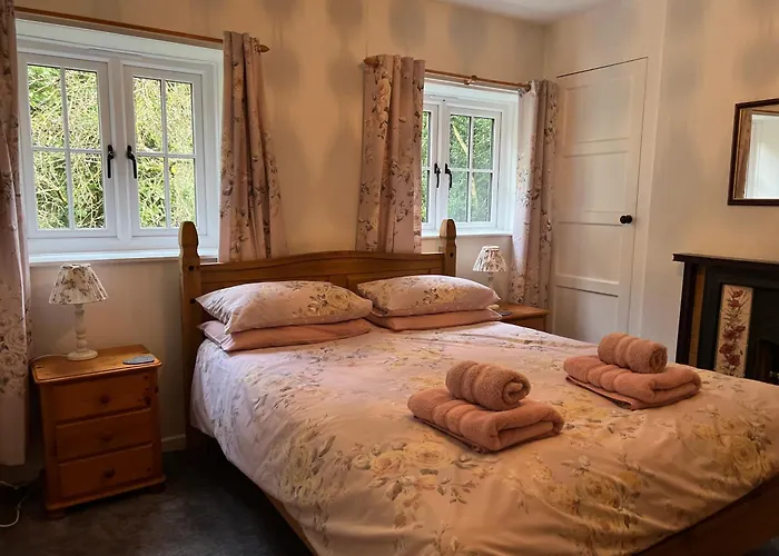Forestry Cottage. Hot Tub, Open Fire, Dog Friendly