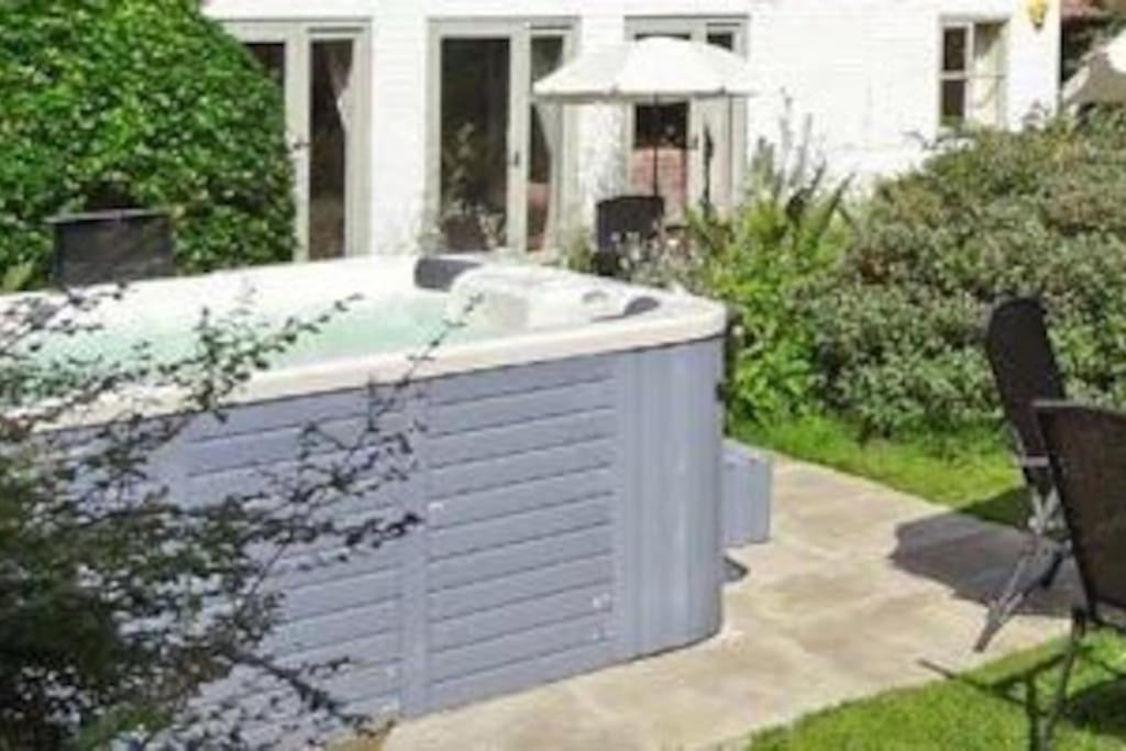 Holiday home Forestry Cottage. Hot Tub, Open Fire, Dog Friendly *