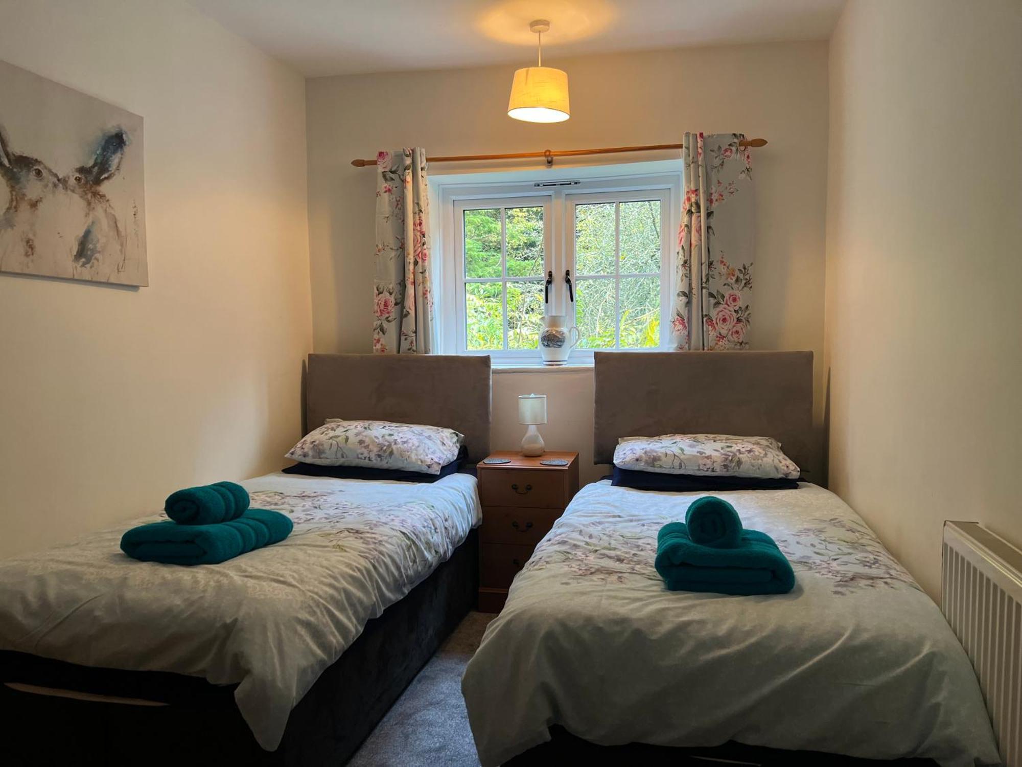 Forestry Cottage. Hot Tub, Open Fire, Dog Friendly * Gaywood