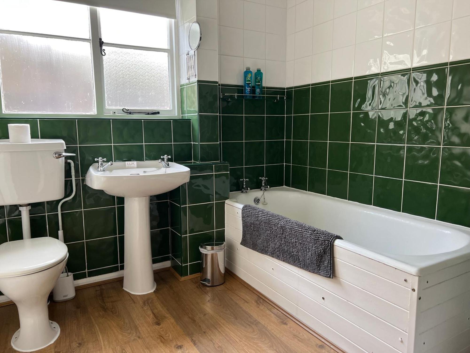 Forestry Cottage. Hot Tub, Open Fire, Dog Friendly Holiday home Gaywood