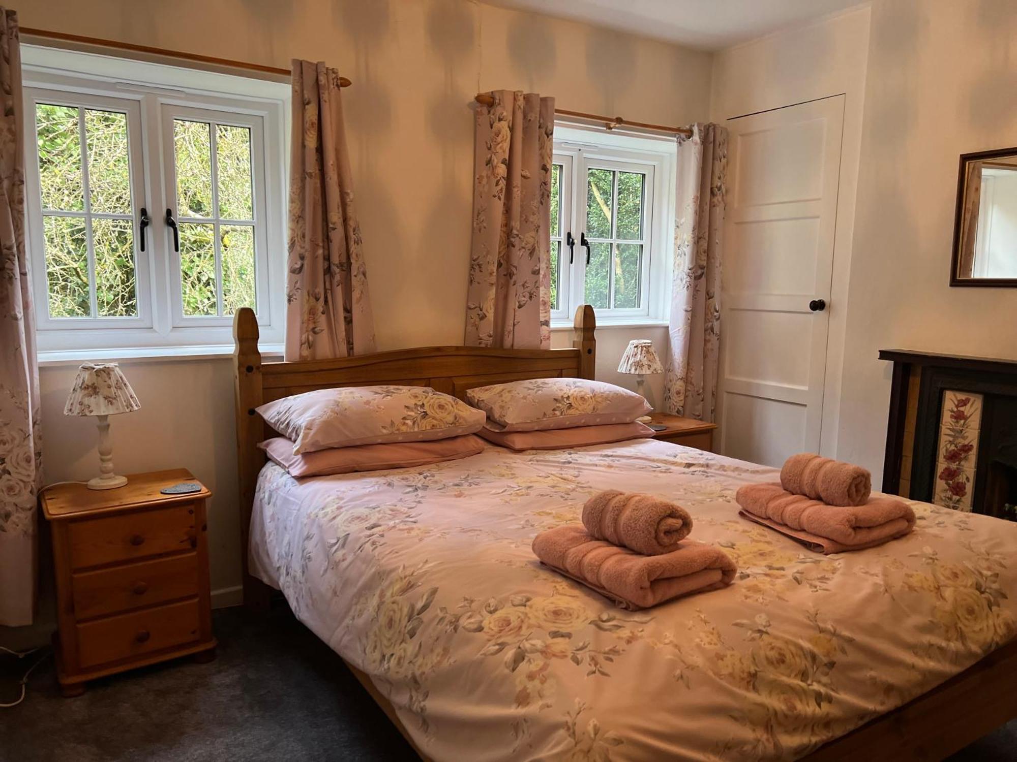 Forestry Cottage. Hot Tub, Open Fire, Dog Friendly Holiday home