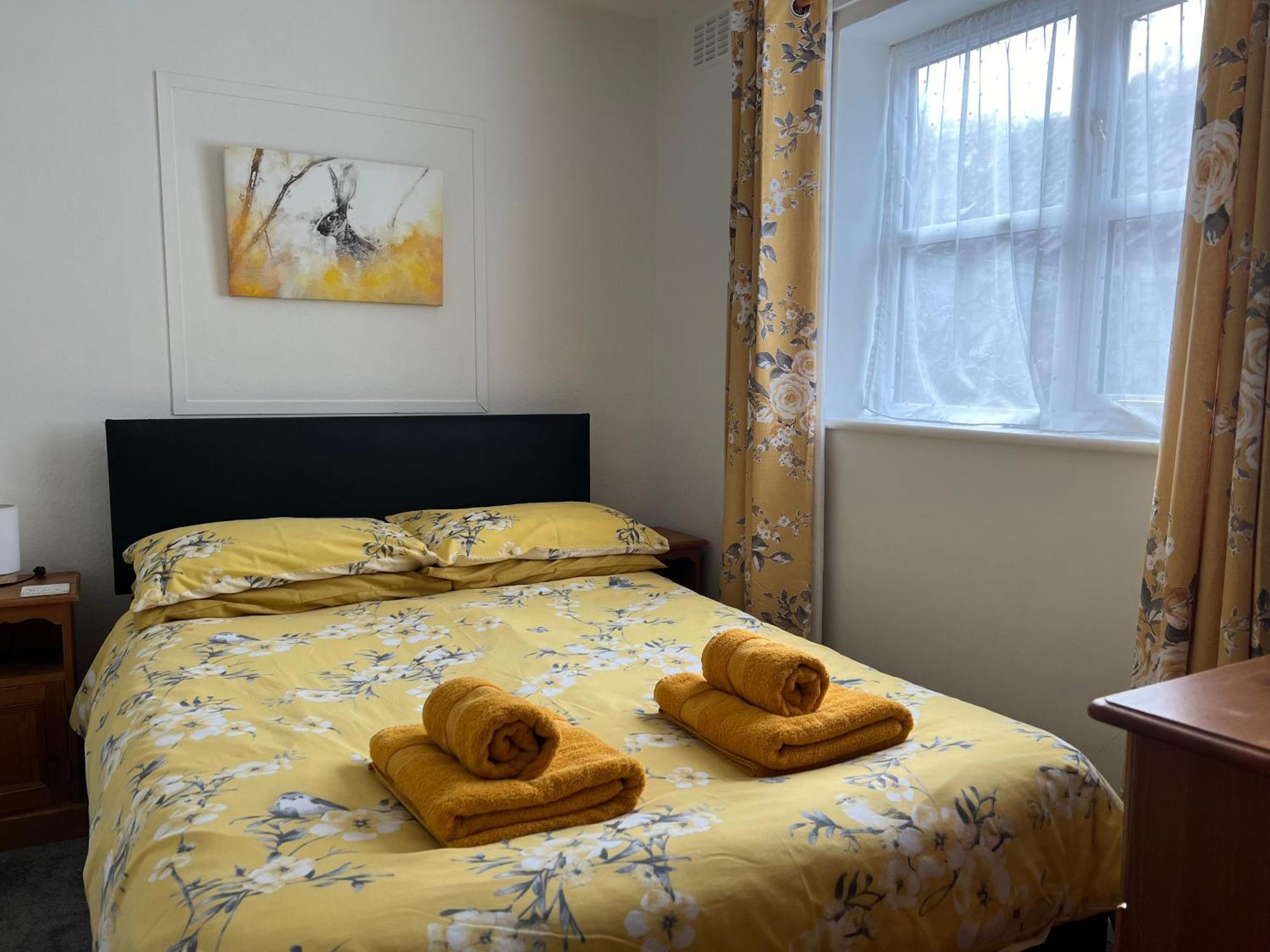 Forestry Cottage. Hot Tub, Open Fire, Dog Friendly *